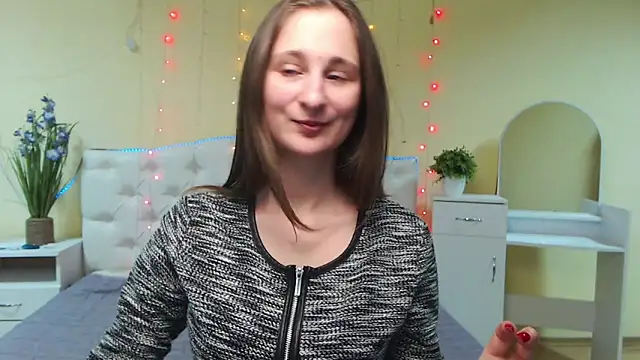 MichelLeee online show from February 3, 2025, 12:14 pm