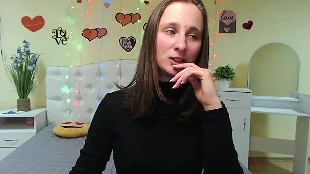 MichelLeee online show from February 18, 2025, 3:43 pm