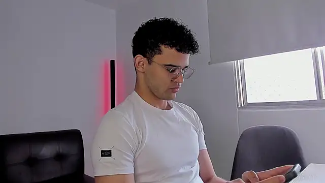 andrewChris  online show from September 30, 2025, 6:13 pm