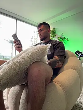 DimitriSullivan  online show from December 2, 2025, 2:12 pm