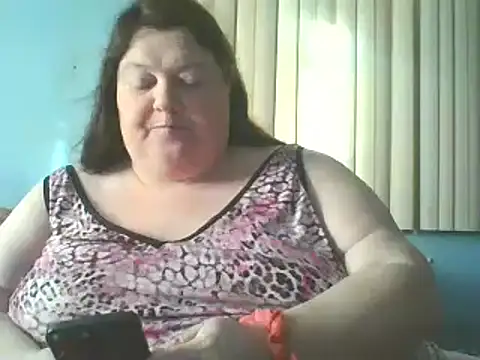 Snapshot of Honeybee2025 chatting on January 8, 2025, 10:06 pm Honeybee2025 online show from January 8, 2025, 10:06 pm