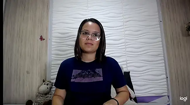 anthiamelisa online show from January 30, 2025, 9:47 pm