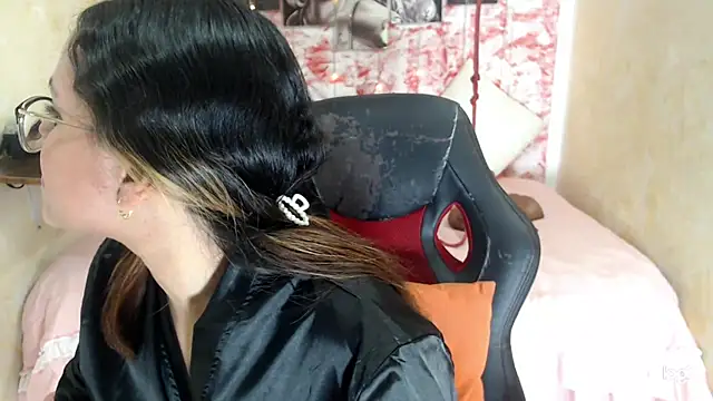 anthiamelisa online show from September 28, 2025, 6:24 pm