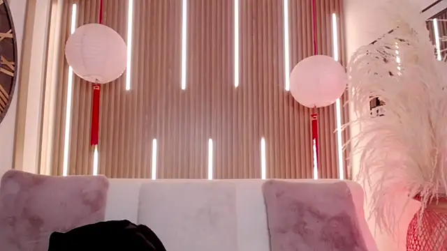 Aniie Doll online show from January 14, 2026, 8:25 pm