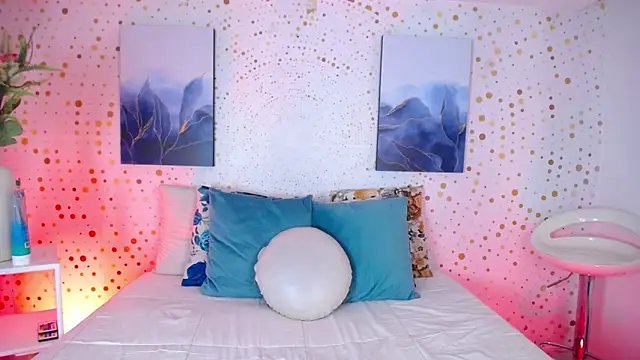 Aniie Doll online show from February 10, 2026, 8:24 pm