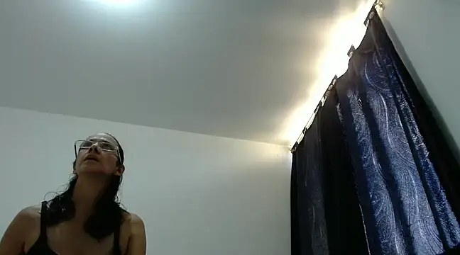 nicolle milf1978 online show from January 26, 2025, 8:34 pm