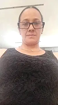 nicolle milf1978 online show from October 6, 2025, 10:40 pm