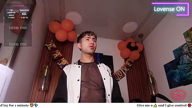 Noah Xitruxx online show from October 20, 2025, 4:02 am