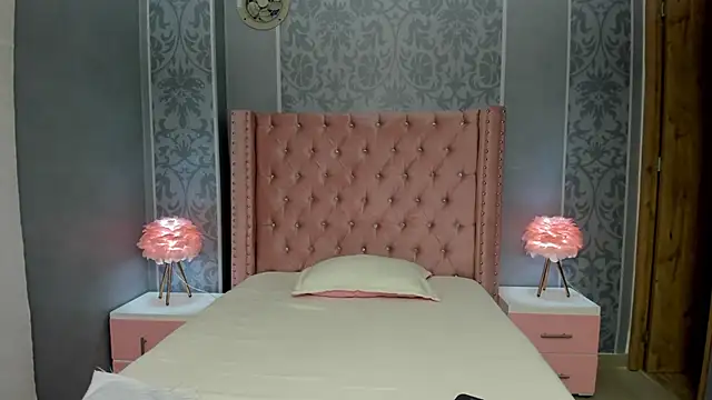 pola adams  online show from February 5, 2025, 11:34 am