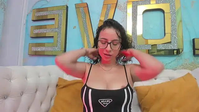 pola adams  online show from March 21, 2025, 11:22 am