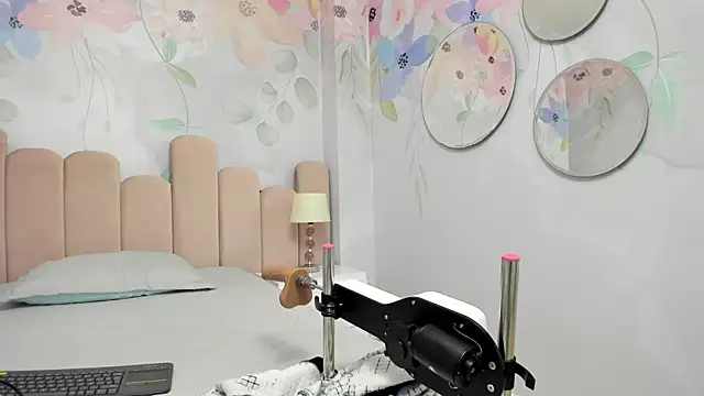 pola adams  online show from September 12, 2025, 9:42 am