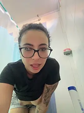 pola adams  online show from October 5, 2025, 8:29 pm