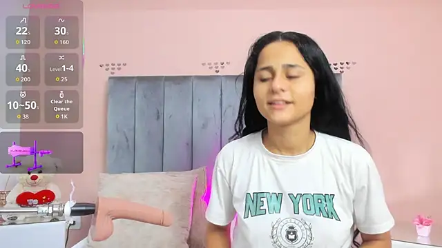 Giselle Roldan online show from November 23, 2025, 4:56 am