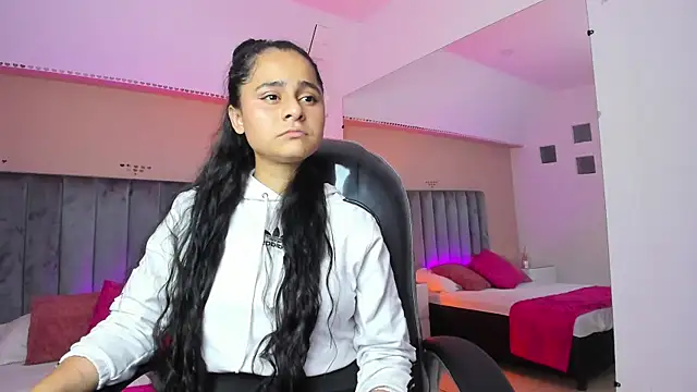 Giselle Roldan online show from June 3, 2026, 3:31 am