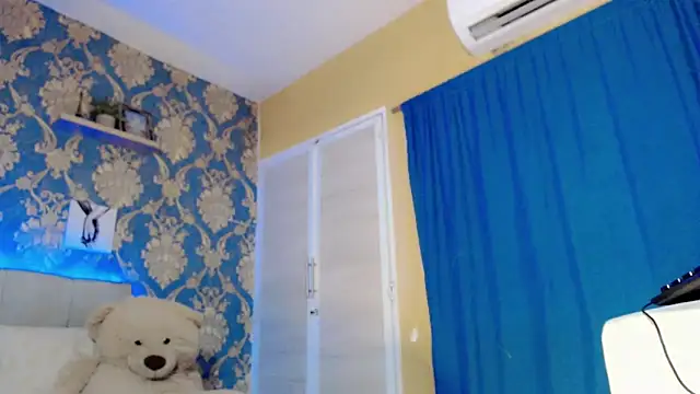 nicoledollts online show from February 8, 2026, 12:47 am