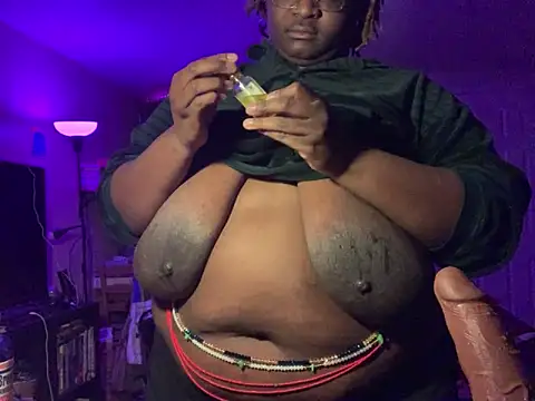 BigKittyRaven online show from February 13, 2025, 4:22 am