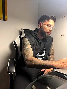 connor santtos online show from November 20, 2025, 1:11 pm