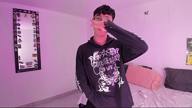 crushnier online show from December 15, 2024, 8:25 pm