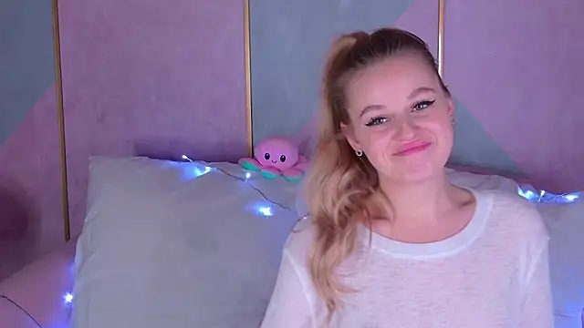 Snapshot of BeatriceEsmont chatting on January 13, 2025, 4:18 am BeatriceEsmont online show from January 13, 2025, 4:18 am