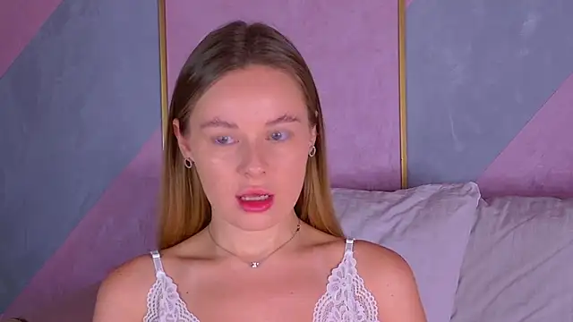 BeatriceEsmont online show from October 23, 2025, 7:23 pm