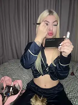 Cute Barbieee  online show from December 12, 2024, 12:38 am