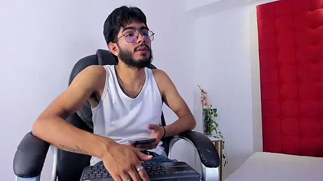 Snapshot of orion_perla chatting on March 14, 2025, 5:27 am orion perla online show from March 14, 2025, 5:27 am