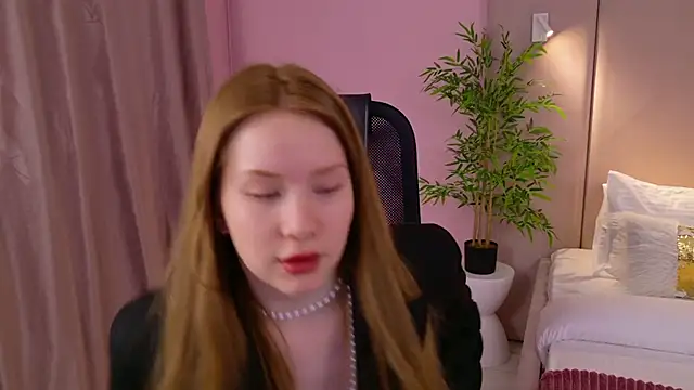 Snapshot of MichelleReid chatting on January 4, 2025, 6:19 am MichelleReid online show from January 4, 2025, 6:19 am