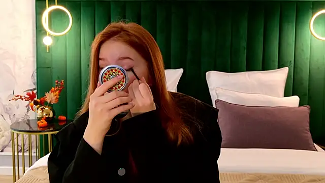 MichelleReid online show from October 17, 2025, 3:10 am