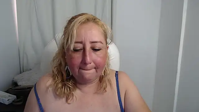 Xileny-Halliwey online show from October 7, 2025, 8:39 pm