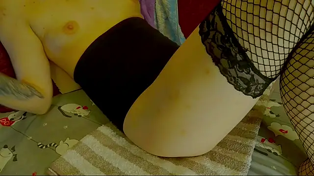 Snapshot of Skwirtyashka chatting on January 8, 2025, 6:52 pm Skwirtyashka online show from January 8, 2025, 6:52 pm