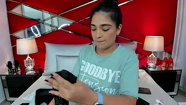 Snapshot of AdeleGray chatting on December 29, 2024, 12:01 pm AdeleGray online show from December 29, 2024, 12:01 pm