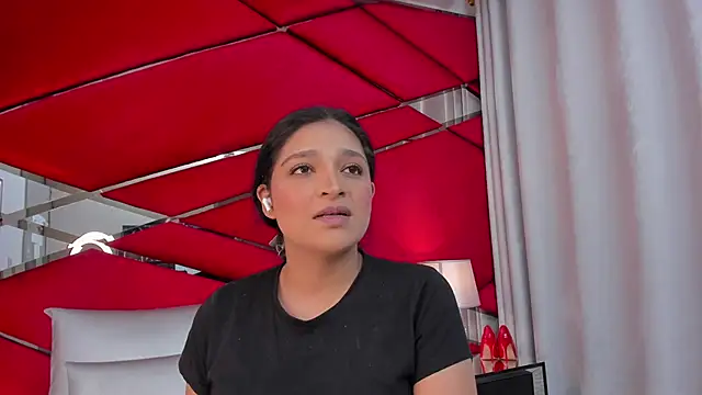 Snapshot of AdeleGray chatting on February 7, 2025, 11:45 am AdeleGray online show from February 7, 2025, 11:45 am