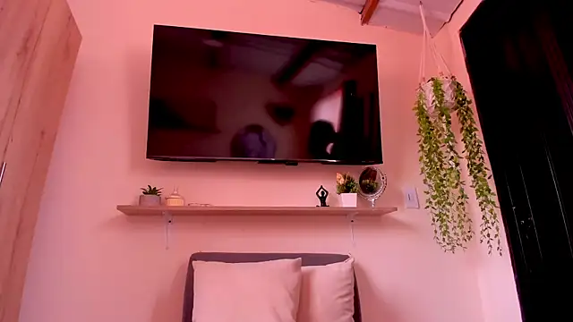 Snapshot of sofiaVelez01 chatting on April 28, 2026, 4:23 pm sofiaVelez01 online show from April 28, 2026, 4:23 pm