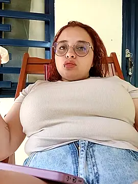 Snapshot of CURVY-HORNY chatting on September 10, 2025, 7:25 pm CURVY-HORNY online show from September 10, 2025, 7:25 pm