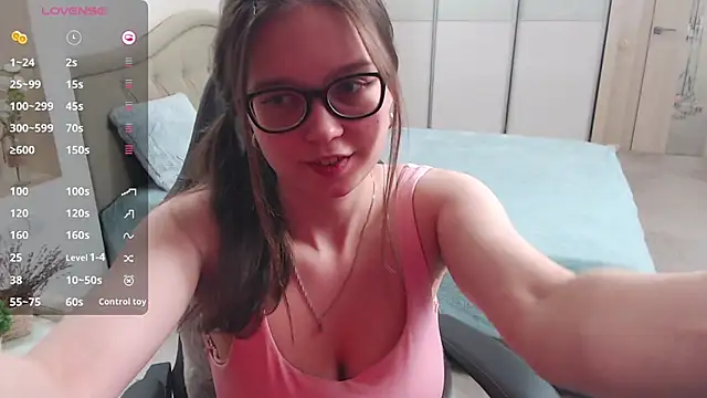 Snapshot of Cutie_Emily chatting on February 19, 2025, 1:39 pm Cutie Emily online show from February 19, 2025, 1:39 pm
