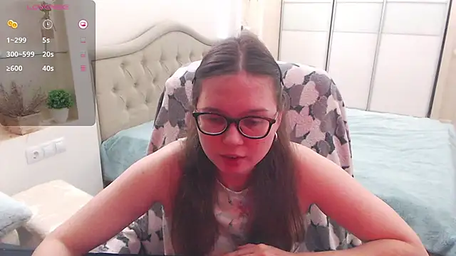 Snapshot of Cutie_Emily chatting on October 19, 2025, 3:12 pm Cutie Emily online show from October 19, 2025, 3:12 pm