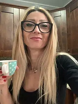 Snapshot of harleyejoker1 chatting on December 20, 2024, 7:22 am harleyejoker1 online show from December 20, 2024, 7:22 am