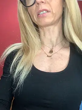 Snapshot of harleyejoker1 chatting on February 23, 2025, 5:34 am harleyejoker1 online show from February 23, 2025, 5:34 am