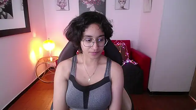 Snapshot of Lili_Gomez_ chatting on February 18, 2025, 4:48 pm Lili Gomez online show from February 18, 2025, 4:48 pm