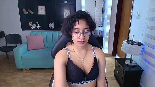 Snapshot of Lili_Gomez_ chatting on March 8, 2025, 4:28 pm Lili Gomez online show from March 8, 2025, 4:28 pm