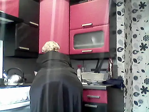 Lisa Suzie online show from November 18, 2025, 11:14 am