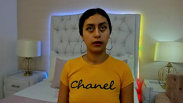 MiaLevitz online show from September 21, 2025, 11:45 am
