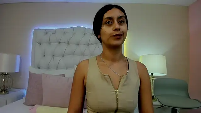 MiaLevitz online show from September 24, 2025, 11:13 am