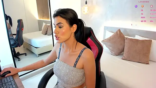 stephanya  online show from October 23, 2025, 7:23 pm