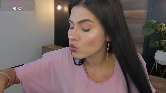 Snapshot of stephanya_ chatting on February 13, 2026, 7:32 pm stephanya online show from February 13, 2026, 7:32 pm