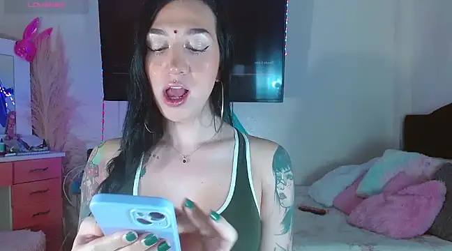 Snapshot of karla_zambrano chatting on February 2, 2025, 4:15 am karla zambrano online show from February 2, 2025, 4:15 am