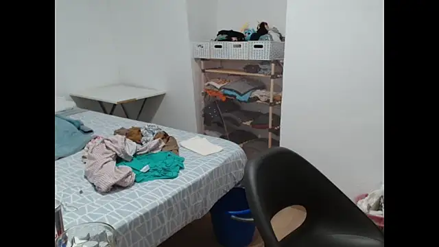 Snapshot of Ursumi1 chatting on October 16, 2025, 7:48 pm Ursumi1 online show from October 16, 2025, 7:48 pm