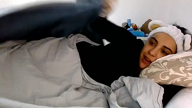 Snapshot of Ursumi1 chatting on November 3, 2025, 2:51 pm Ursumi1 online show from November 3, 2025, 2:51 pm