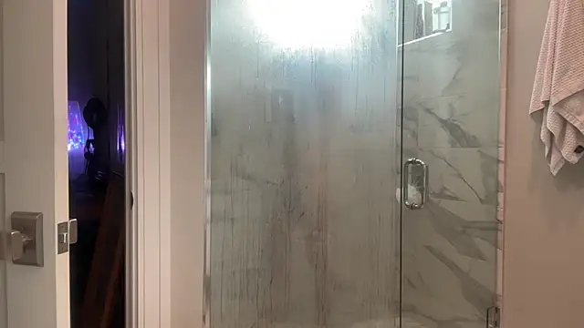 69woodinson online show from December 21, 2025, 2:24 pm