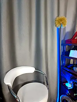 Milforja online show from November 13, 2025, 5:34 pm